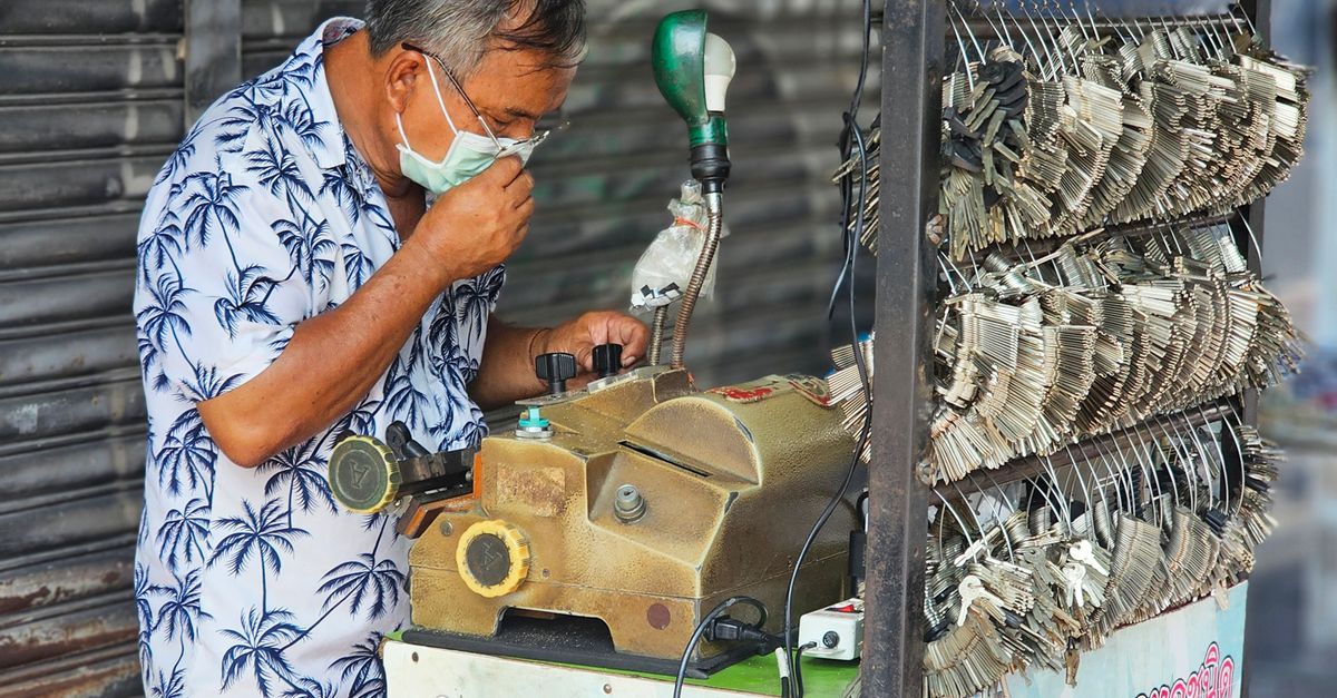 locksmith shop keys — Johnson County Locksmiths