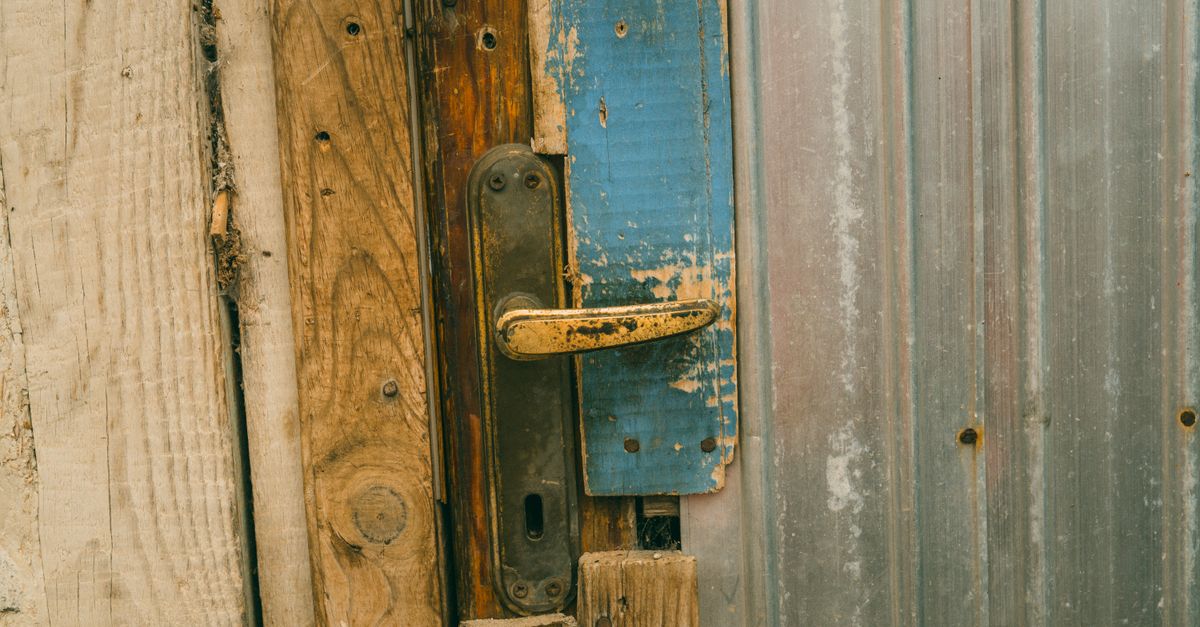 front door lock key — Johnson County Locksmiths