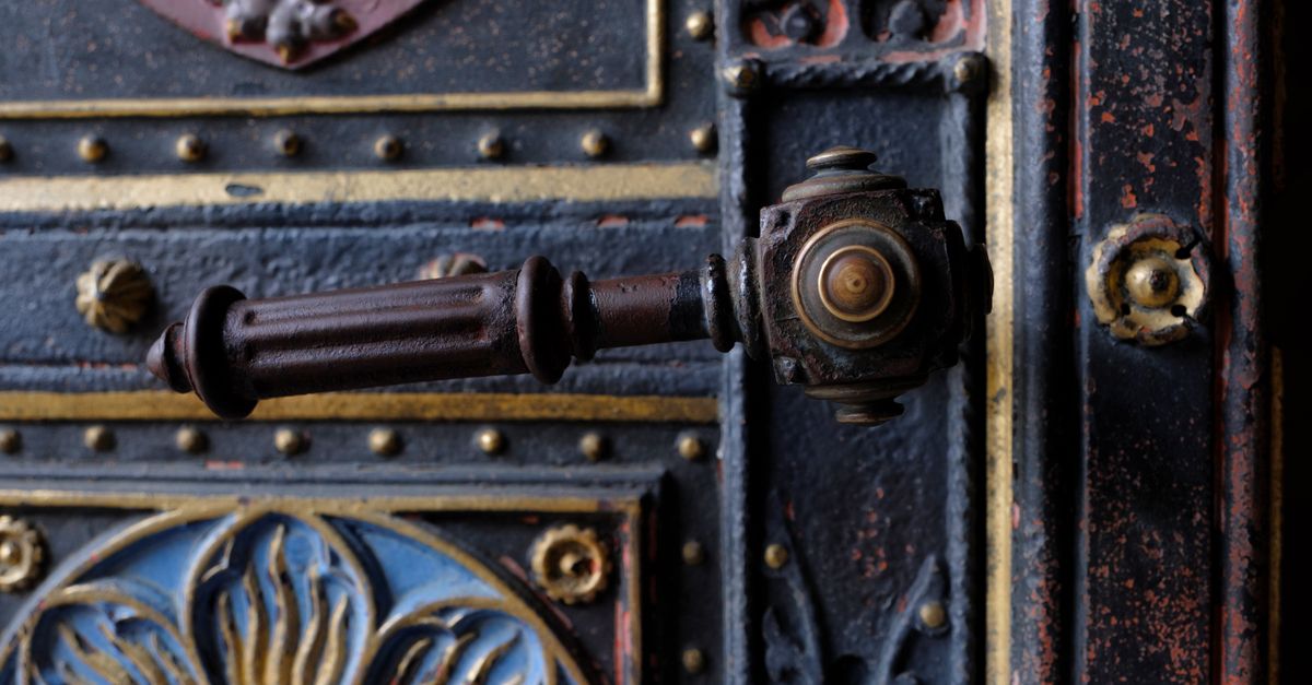 front door lock key — Johnson County Locksmiths