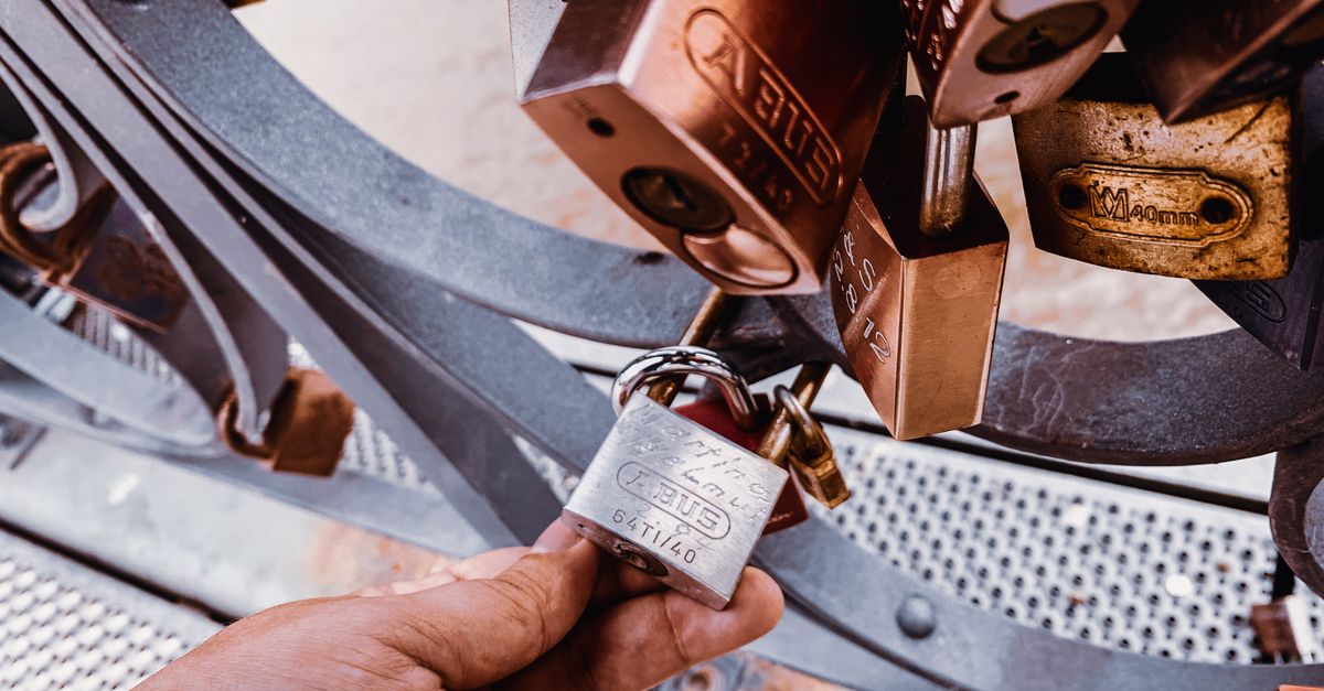 locksmith service technician — Johnson County Locksmiths